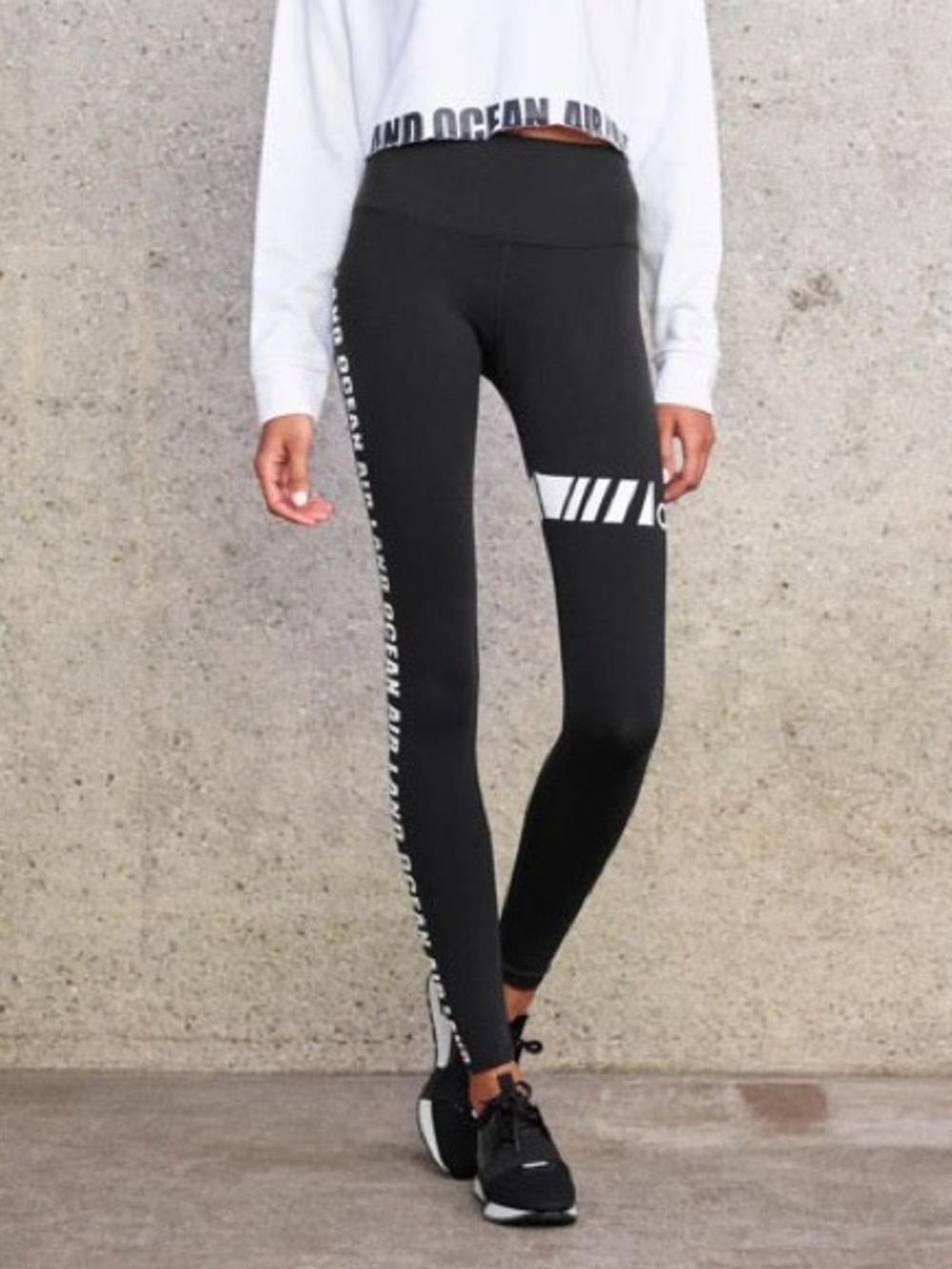 Alo Yoga Air Land Ocean Graphic Legging Sz S Black EUC